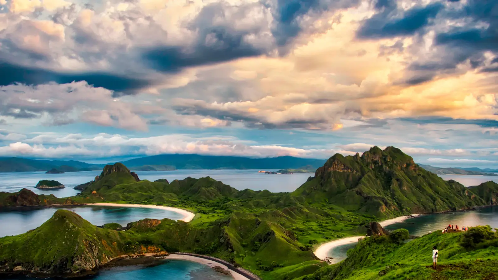 Green ridges above three curved bays at the Padar viewpoint